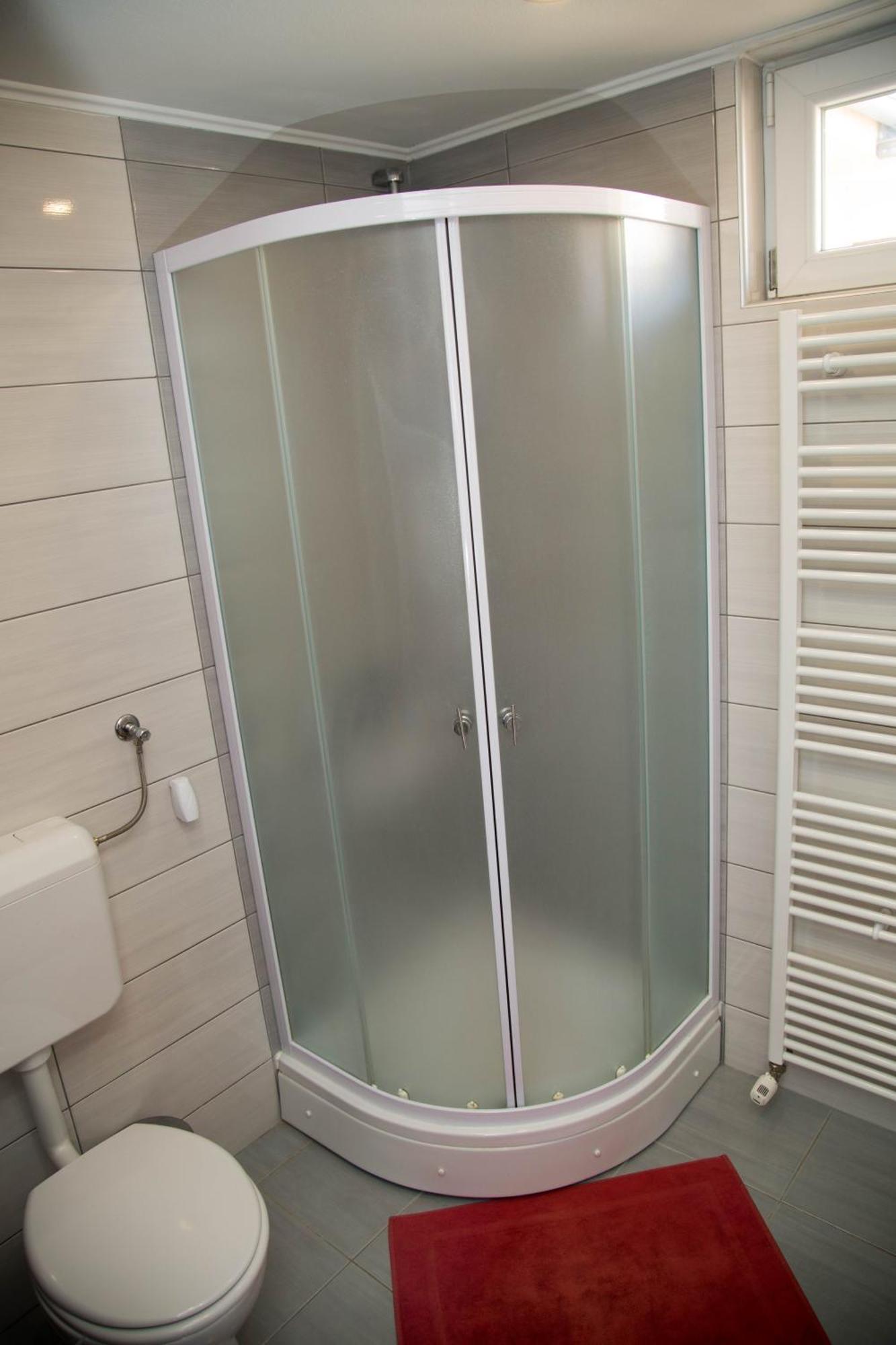 Apartmani Baotic Zupanja Bilik gambar