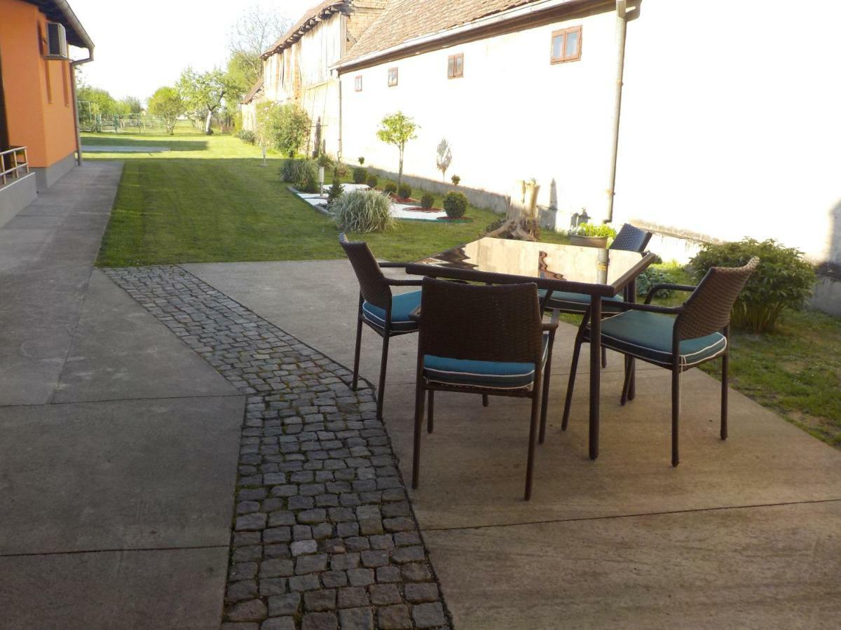 Apartmani Baotic Zupanja Luaran gambar